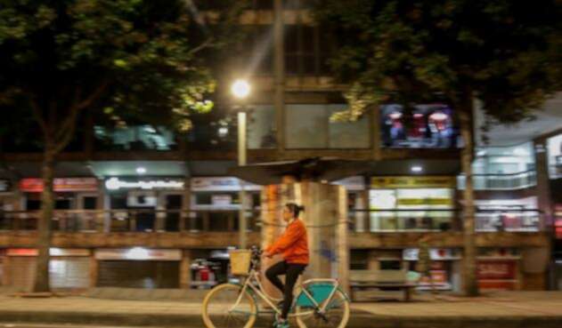 CicloviaNocturnaBogotaRefCOLPRENSA.jpg