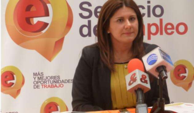 ClaudiaCamachoserviciopublicodeempleolafm.jpg
