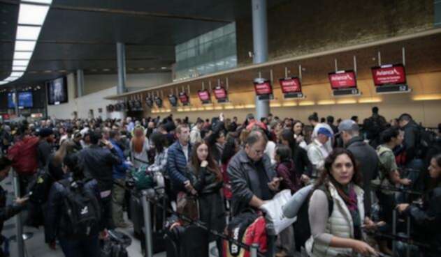 Cnogestiones-en-el-aeropuerto-El-Dorado-Colprensa-Luisa-González.jpg