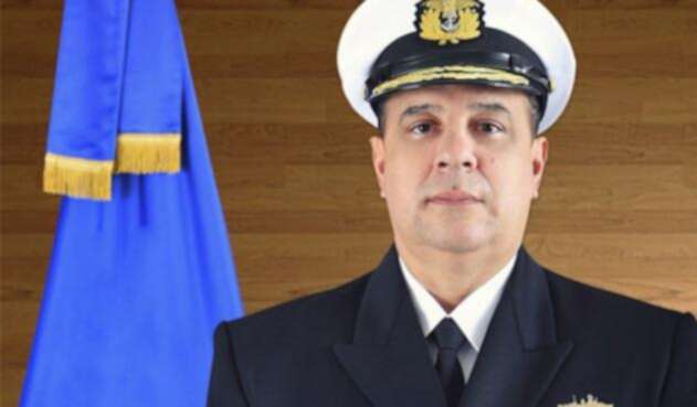 ComandanteLeonardoSantamaríaOFICIAL1.jpg