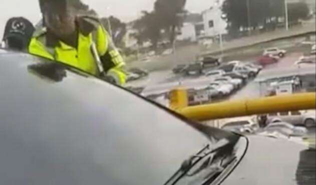 ConductoraUberAgresionPoliciaBogota3.jpg