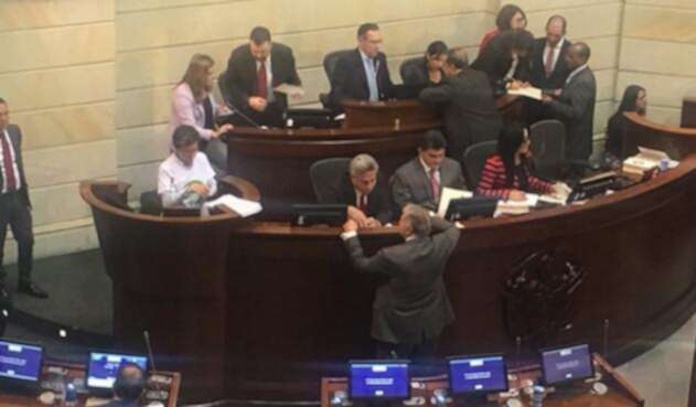 Consulta-LA-FM-@ClaudiaLopez-.jpg