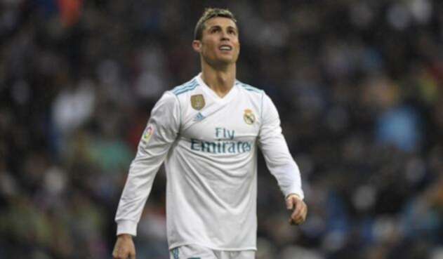 CristianoRonaldoArribaRefAFP.jpg