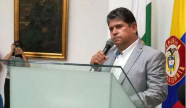 CsarSurezMiralafm1.jpg