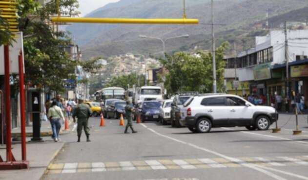 CucutaFronteraVenezuelaRefCOLPRENSA.jpg
