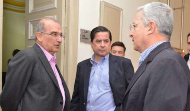 DELACALLEURIBEPRESIDENCIAOFI1.jpg