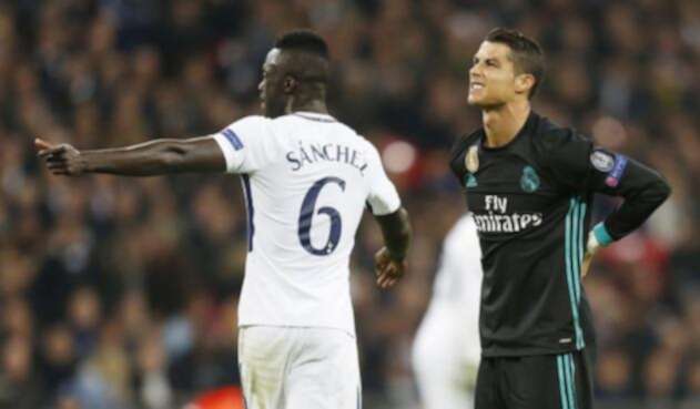 Davinson-Sánchez-LA-FM-@Spurs_ES.jpg
