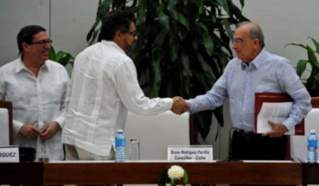De-la-Calle-y-Marquez-LAFm-AFP.jpg