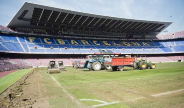 FCBARCELONANUEVOCESPED1.jpg