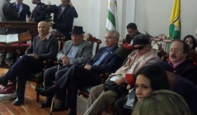 Farc-@charoguerra-LA-FM.jpg