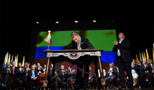 FirmaSantosPazPresidenciaOFICIAL1.jpg