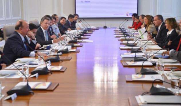 Gabinete-Santos-LA-FM-Colprensa.jpg