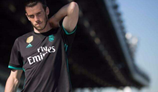 GarethBaleMadridShirtFOTOOFICIALTWITTERBALE.jpg