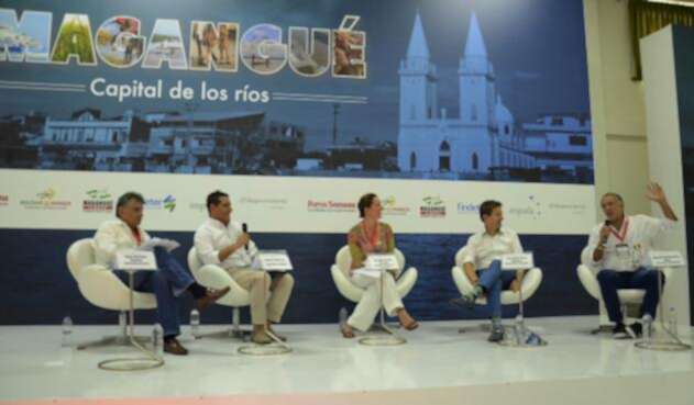 Gobernador-Verano-Foro-en-Magangué-4.jpg