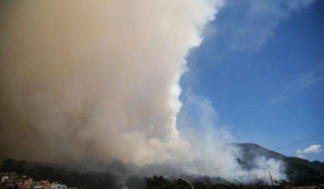 INcendio-forestal-en-los-cerros-orientales-Colprensa-Mauricio-Alvarado.jpg
