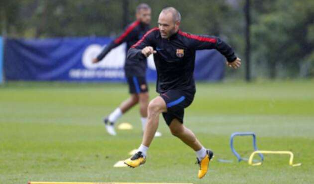 IniestaOficialFCBarcelonaTwitter1.jpg