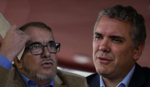 Iván-Duque-y-Timochenko.jpg