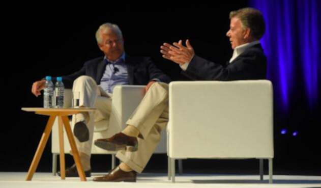 Juan-Manuel-Santos-en-Francia-@infopresidencia.jpg