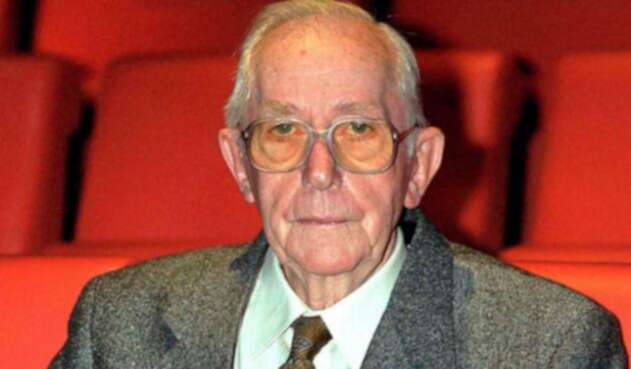 Lewis-Gilbert-director-de-3-cintas-de-James-Bond-AFP.jpg