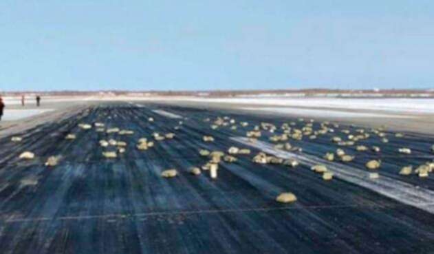 Lingotes-caen-en-Siberia-Foto-del-Servicio-de-prensa-del-aeropuerto-de-Yakutsk.jpg