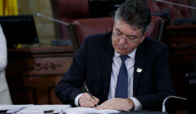 Mauricio-Cardenas-ministro-de-hacienda-Colprensa-Juan-Páez.jpg
