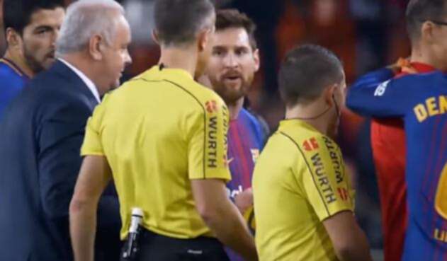 MessiArbitroGolValencia1.jpg