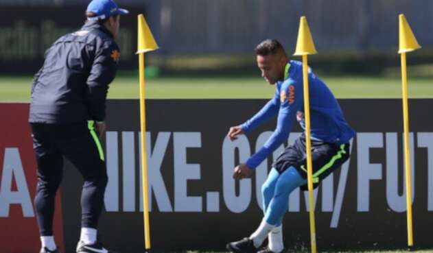 NEYMARENTRENADOFOTOTWITTEROFICIALFEDEFUTBOLBRASILLAFM1.jpg