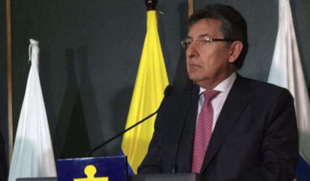 Nestor-Humberto-Martínez-LA-FM.jpg