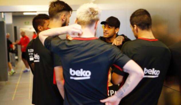 NeymarVisitaaexcompañeros1.jpg