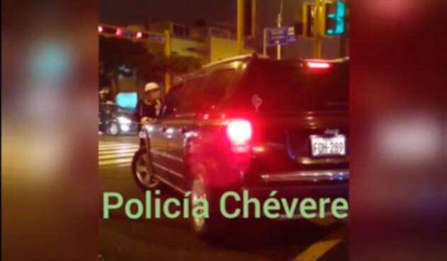 Oficial-de-tránsito-camioneta-facebook.jpg