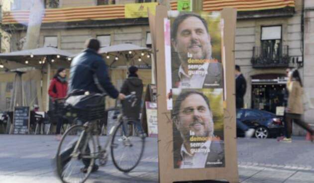 OriolJunquerasCartelesAFP.jpg