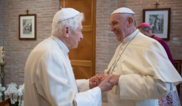 Papa-Francisco-y-Benedicto-XVI-LAFM-AFP.jpg