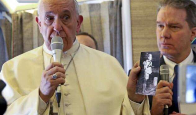 PapaFranciscoFotoRumboChileNagazakiAFP.jpg