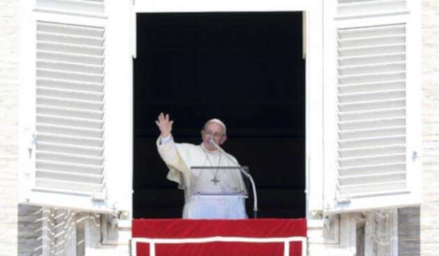 PapaFranciscoSaludaAFP1.jpg