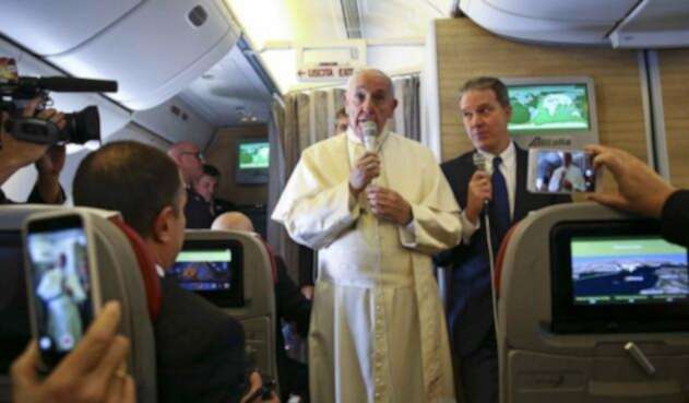 PapaFranciscoVueloRefAFP.jpg