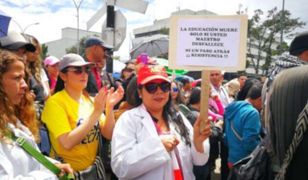 Paro-Maestros-LA-FM.jpg