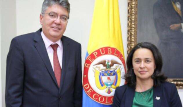 Paula-Acosta-LA-FM-Oficial.jpg