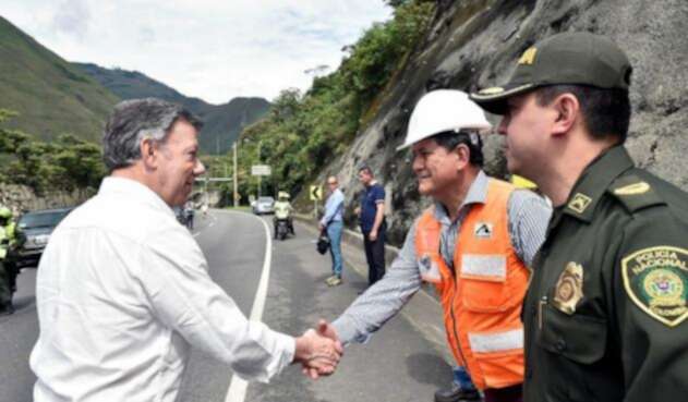PresidenteSantosViaAlLlanoCOLPRENSA.jpg