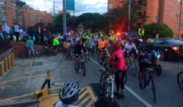 Protesta-ciclista-vía-la-calera.jpg