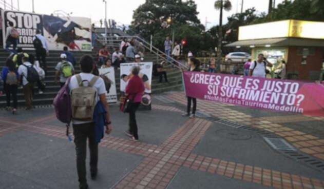 ProtestaTorosMedellinSuminLAFM.jpg