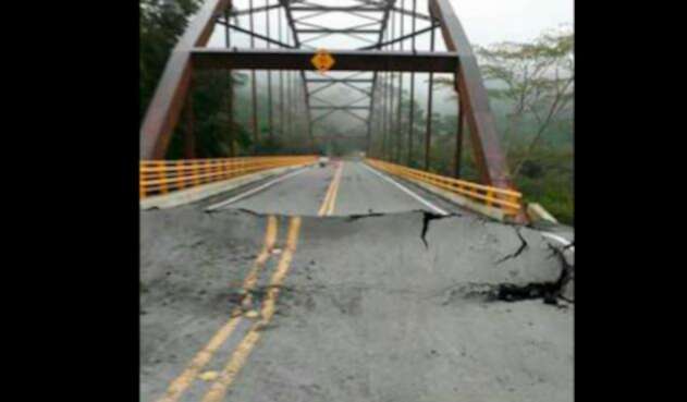 Puente-vía-Otanche-–-Puerto-Boyacá-Foto-Tomada-de-Twitter.jpg