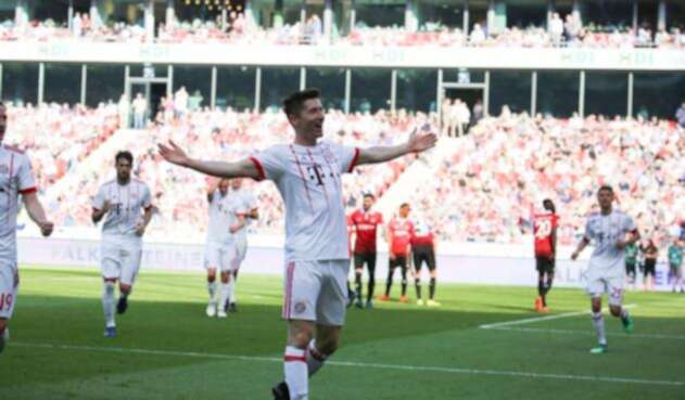 RobertLewandowskiBayernFotoOficial.jpg