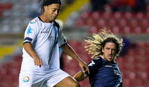 RonaldinhoPuyolFotoTWITTERRonaldinho.jpg