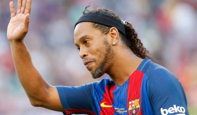 RonaldinhoRegresaCampNouAFP2.jpg