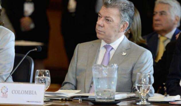 Santos-LA-FM-Presidencia-2.jpg