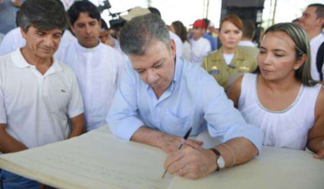 Santos-LA-FM-Presidencia2.jpg