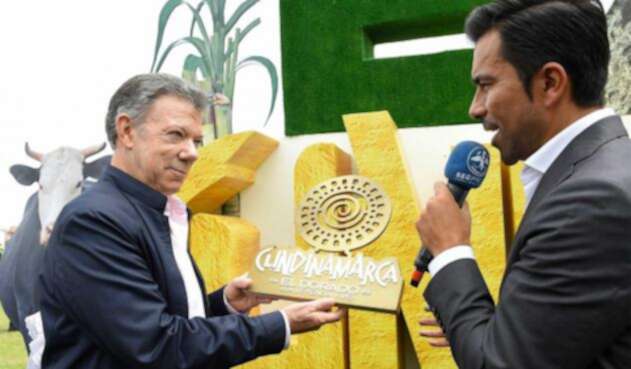 Santos-Presidencia-LA-FM1.jpg