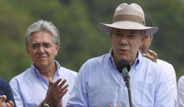 Santos-Presidencia-LA-FM6.jpg