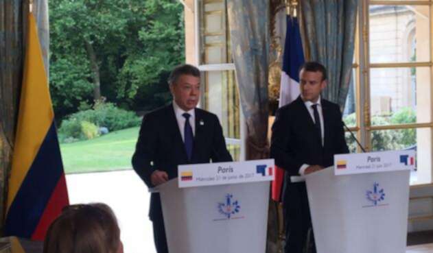 Santos-y-Macron-LA-FM.jpg