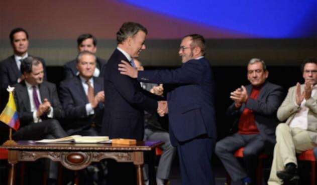 SantosyTimochenkoPazPresidenciaOFICIAL1.jpg
